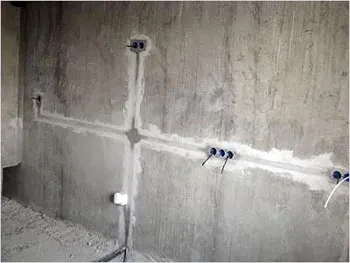 Cum de a sigila în mod corespunzător soluția Stroebe făcută după instalare de cablare (dreapta) Pentru o soluție corectă de etanșare după tăiere caneluri Wiring