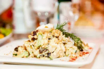 Cum să se pregătească salata - sensibilitate - cu carne de pui pentru sărbători