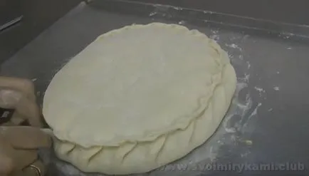 Cum de a găti o plăcintă cu carne de pui si ciuperci cu un pas cu pas fotografii reteta (capacitate de echipamente de testare) Cum de a găti o plăcintă cu carne de pui si ciuperci cu un pas cu pas reteta fotografii