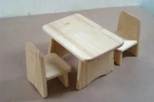 Cum sa faci o masă și scaune pentru păpuși cu pași mâinile lor