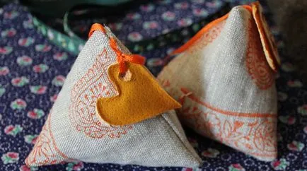 Cum de a face plicuri cu mâinile lor de petale de trandafir și de uleiuri esențiale (ateliere) Cum de a face plicuri cu mâinile lor de petale de trandafir și ulei esențial