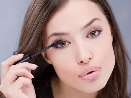 Cum sa faci un rimel cu mâinile în tendința de cosmetice naturale