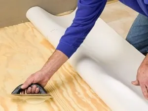 Cum să se stabilească un laminat cu mâinile pe vechiul film podea de lemn (Înainte de laminat laid) Cum să se stabilească un laminat cu mâinile pe vechiul film podea de lemn