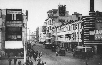 La Moscova, în timpul caselor din timpurile sovietice din loc în loc a fost mutat (deplasare Mossovet a clădirii) La Moscova, în timpul caselor din timpurile sovietice din loc în loc a fost mutat