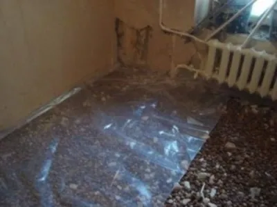 Cum se toarnă o podea de beton cu mâinile sale (impermeabilizare este adesea folosit) Cum se toarnă o podea de beton cu mâinile