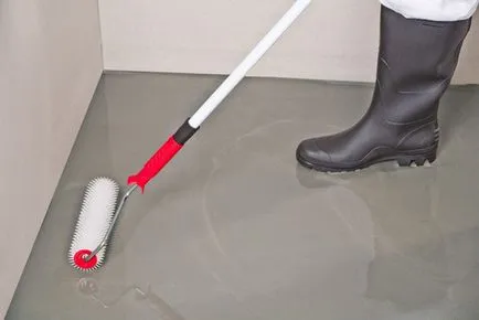 Cum se toarnă podea lichid cu mâinile lor, să efectueze lucrările în mod corect