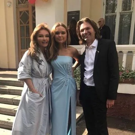La fel ca și copiii lor stele sarbatorit ultimul clopot (sâmbătă hoinar) La fel ca stelele și copiii lor au sărbătorit ultimul clopot