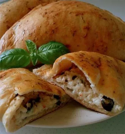 Calzone sau pizza închis - toate distractiv! (Calzone) Calzone sau pizza închis - toate distractiv!