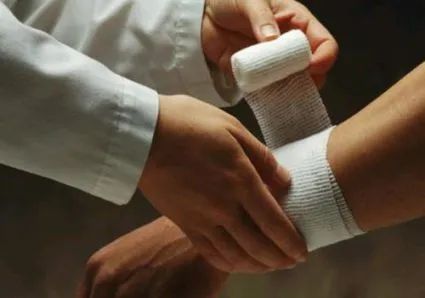 Se întinde mușchii procesului de tratare mână și recuperare (întindere) Întinzându mușchii tratamentului mână și procesul de recuperare