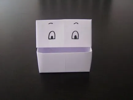 dintr-o foaie de cutie de hârtie A4 - cu propriile lor mâini (coli) dintr-o foaie de cutie de hârtie A4 - cu propriile lor mâini
