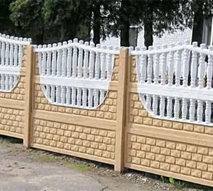 Vopsea de garduri de beton sub o piatră unele vopsea, iar