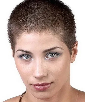 Scurt de sex feminin tunsoare „ariciul“ și fotografia ei cu un farmec aparte
