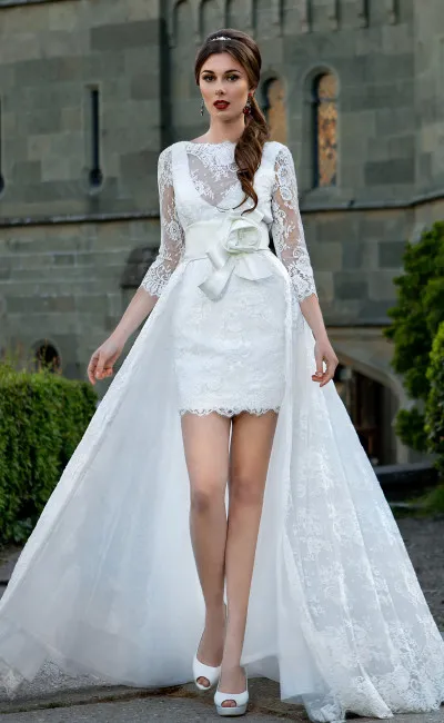 Rochie de mireasa scurta cu un tren (lung spate), salon de nuntă Valencia (București)