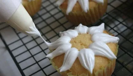 Crema de seringă tort decorare