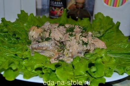 Pui cu ciuperci în smântână, mâncare pe masă (ciuperci de pui smântână) Pui cu ciuperci smântână, mâncare pe masă