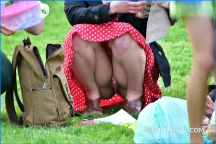 Într-adevăr ea a aratat chilotii ei intre picioarele, fotografiile ei privat