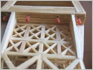 Lobzik - Jigsaw - Turnul Eiffel de la meciuri - mâini nebun
