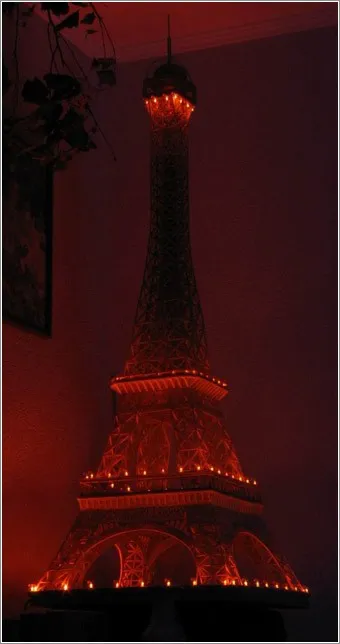 Lobzik - Jigsaw - Turnul Eiffel de la meciuri - mâini nebun