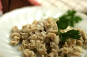 Macaroane cu brânză pas rețete pentru mâncăruri delicioase cu o fotografie