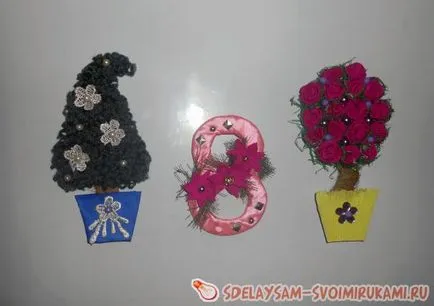 Un magnet pe frigider cu mâinile lor (lor) Un magnet pe frigider cu propriile lor mâini