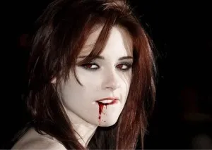 Vampire machiaj pentru Halloween ca un vampir de a face cu mâinile sale pe o fotografie și video