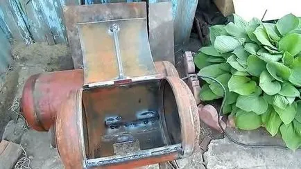 Căldărar-Smokehouse de butelii de gaz cu mâinile lor (25 poze) - triniksi (capac) Căldărar-Smokehouse de butelii de gaz cu mâinile lor (25 poze) - triniksi
