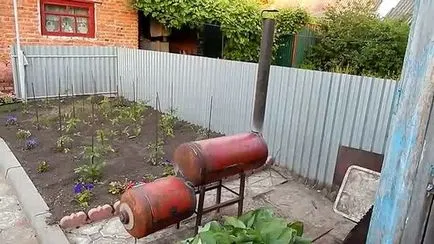 Căldărar-Smokehouse de butelii de gaz cu mâinile lor (25 poze) - triniksi (bec) Căldărar-Smokehouse de butelii de gaz cu mâinile lor (25 poze) - triniksi
