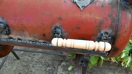Căldărar-Smokehouse de butelii de gaz cu mâinile lor (25 poze) - triniksi (BBQ) Căldărar-Smokehouse de butelii de gaz cu mâinile lor (25 poze) - triniksi