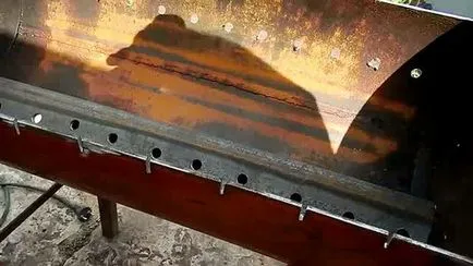 Căldărar-Smokehouse de butelii de gaz cu mâinile lor (25 poze) - triniksi (sezon) Căldărar-Smokehouse de butelii de gaz cu mâinile lor (25 poze) - triniksi