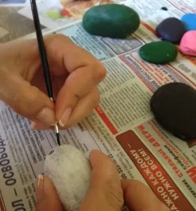 Master class în pietre colorable în engleză