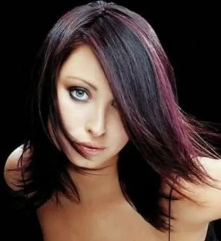 Repere pe parul inchis la culoare de 48 de fotografii înainte și după în selecția noastră