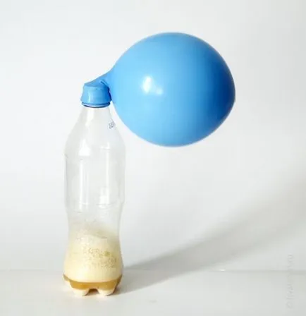 Umflați sifon cu bilă și oțet, experimente pentru copii la domiciliu (pentru a umfla mingea folosind sifon) Umflați sifon cu bilă și oțet, experimente pentru copii la domiciliu