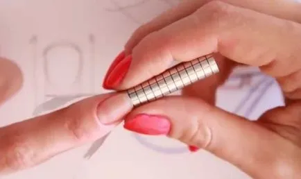 Nail sub formă de acril și gel, pe etape schemă