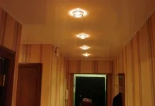Tavane extensibile în proiectarea hol fotografie lung, duplex lucioasă, într-un pic mai îngust