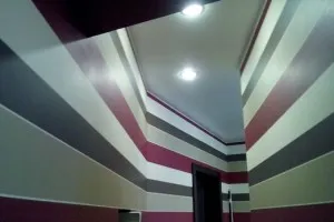 Plafoane suspendate în hol, fotografii de tavane suspendate în hală (întindere) Plafoane suspendate în hol, fotografii de tavane suspendate în sala