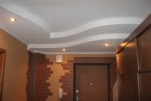 Plafoane suspendate în hol, fotografii de tavane suspendate în hală (întindere) Plafoane suspendate în hol, fotografii de tavane suspendate în sala