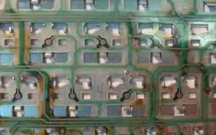 Laptop-ul este umplut cu apă, suc, bere, care fac propriile lor laptop reparații (notebook-uri) Laptop-ul este umplut cu apă, suc, bere, care face propriile lor de reparații laptop