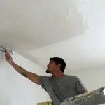 Cofrajul la căptușirea pereților cu mâinile lor în interiorul și în afara casei tehnologiei de montaj corespunzătoare (video)