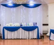 Efectuarea de mireasa masă de nuntă și mirele fotografie 100