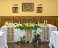 Efectuarea de mireasa masă de nuntă și mirele fotografie 100