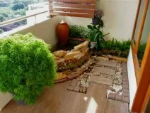 Decorarea balcoane cu mâinile lor într-o fotografie, cu atât mai bine în interiorul loggia arma