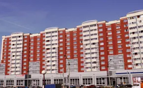 Spre deosebire de condominii din HBC, asemănări și deosebiri