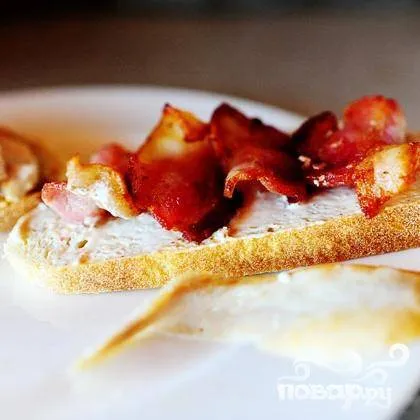Panini cu carne de pui si bacon - un pas cu pas reteta cu fotografii pe (panini) Panini cu carne de pui si bacon - un pas cu pas reteta cu fotografii de pe