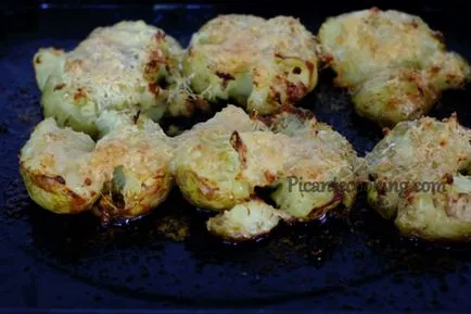 Cartofi copti cu usturoi și brânză, picantecooking (arpagic) Cartofi copti cu usturoi și brânză, picantecooking