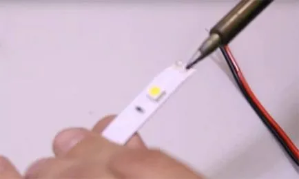 Cum de a lipi expertul de răspuns panglică cu LED-uri (bandă) Cum de a lipi panglică răspunsul expert cu LED-uri
