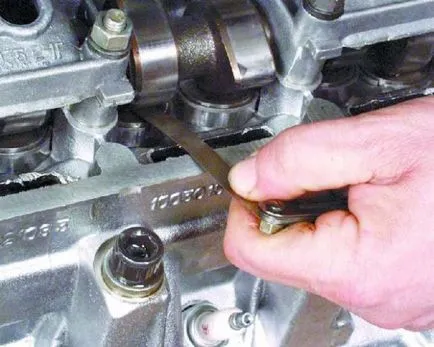 Cum reglarea supapei de pe masinile motorului - descriere și instrucțiuni (cum să se adapteze în mod corespunzător supapa) Cum reglarea supapei de pe masinile motorului - descrierea și instrucțiunile