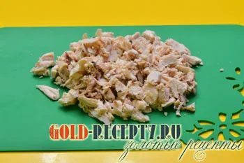 Salata cu crab bastoane 4 rețetă pe o masă festivă