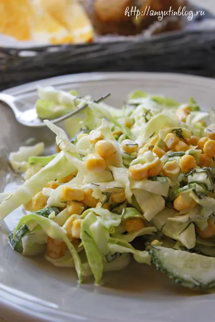 Salata cu varză, castraveți și rețete de porumb pentru fiecare zi