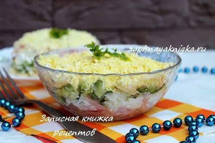 Salata cu cârnați castravete și brânză
