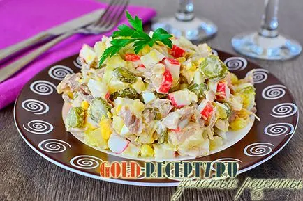 Salata cu crab bastoane 4 rețetă pe o masă festivă